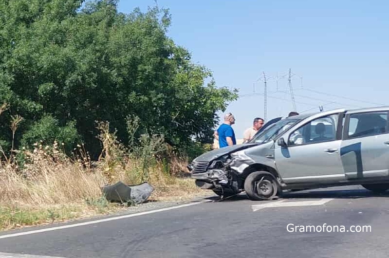 Катастрофа край Банево, ударили са се два автомобила