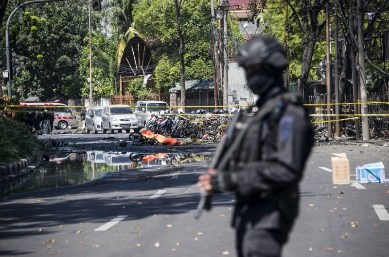 Серия от бомбени атентати в Индонезия: 9 загинаха, 40 са ранени