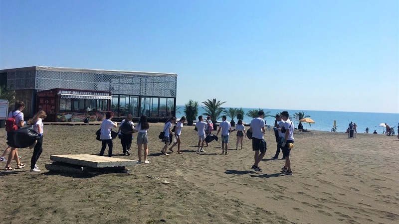 Над 140 чувала с боклук бяха почистени от плажовете във Варна и Бургас
