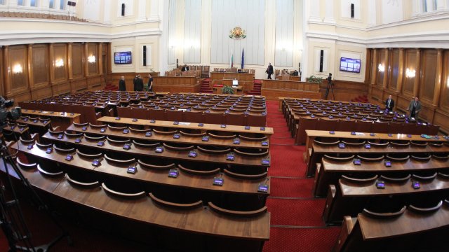 Народното събрание с извънредно заседание