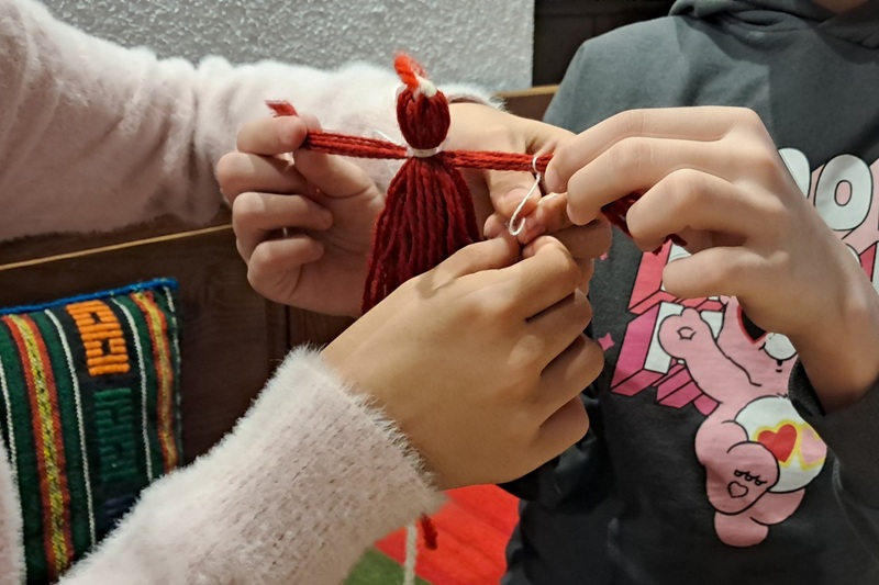 Работилница за мартеници в Етнографския музей в Бургас