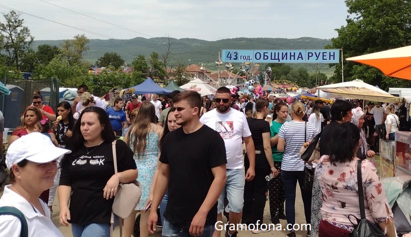 Руен не помни такъв празник, над 15 000 се събраха за рождения ден на Общината