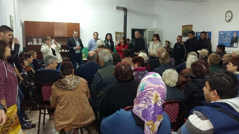В Искра молят за здрави улици и осветление