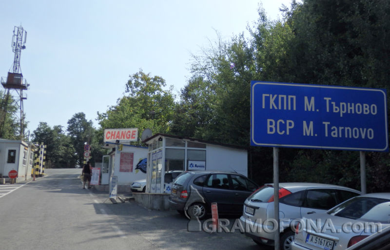 Пазарната сряда и евтината лира направиха опашка на ГКПП – Малко Търново