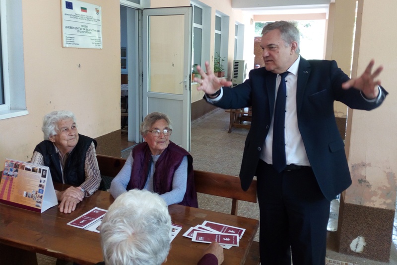91-годишната баба Недка от Сунгурларе разсмя до сълзи лидера на Коалиция за България 