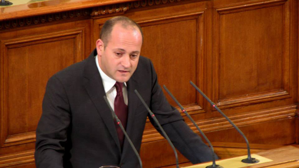 Радан Кънев от парламентарната трибуна: Лъжа е, че вземаме нов дълг