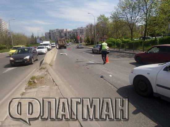 Камион премаза пешеходка в Бургас