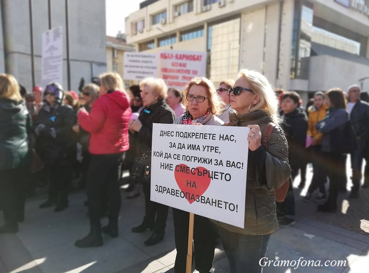Медицинските сестри от Бургас отново излизат на протест