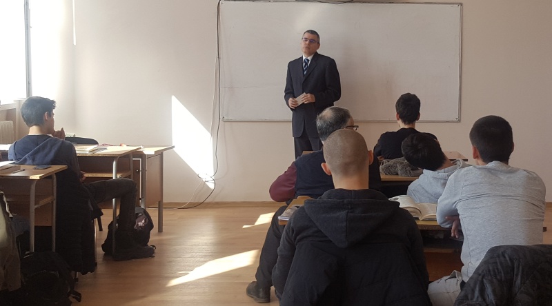 Окръжен съдия и прокурор влязоха в бургаската Математическа гимназия