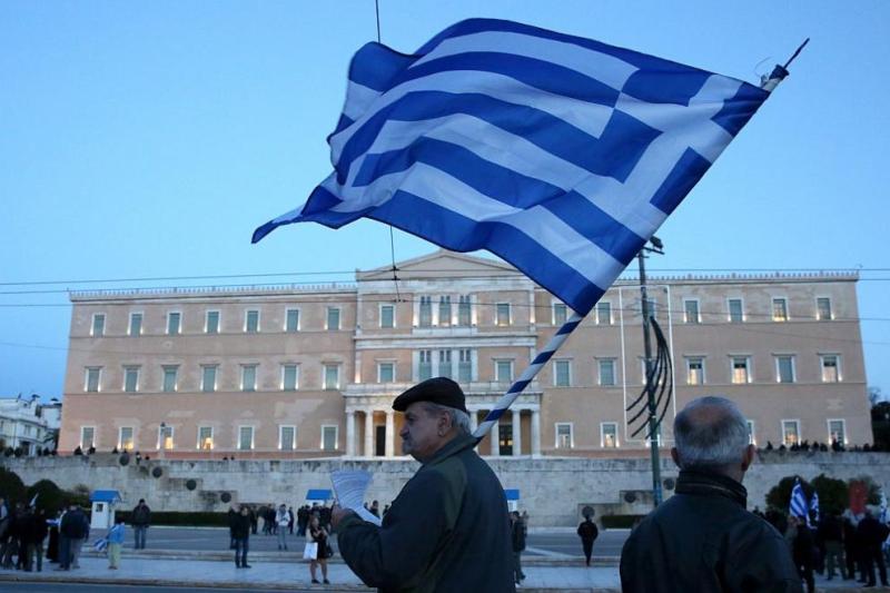 Четирима ранени полицаи при сблъсъци с протестиращи в Атина