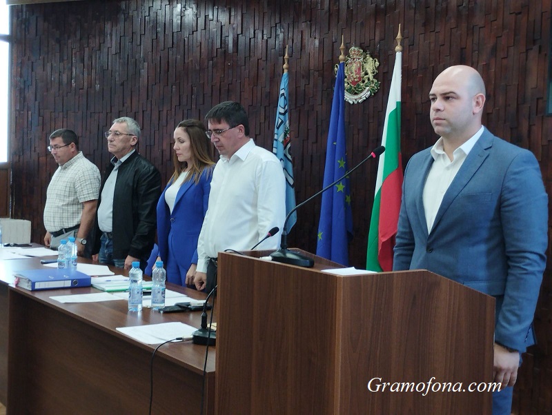 В Руен почетоха паметта на загиналите при наводнението в Царево