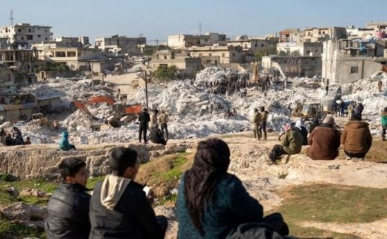 Търсят два детски волейболни отбора под развалините в Турция