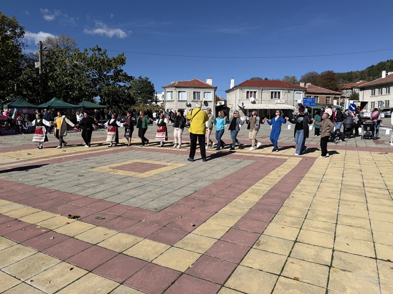 С фолклорен празник с. Прилеп отбеляза 95 години читалищна дейност