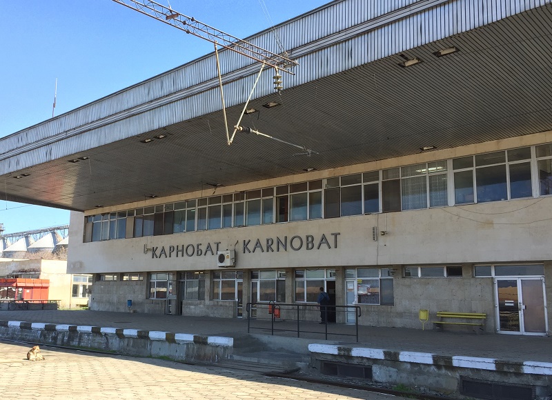 След 33 години в очакване: Започва ремонтът на гарата в Карнобат