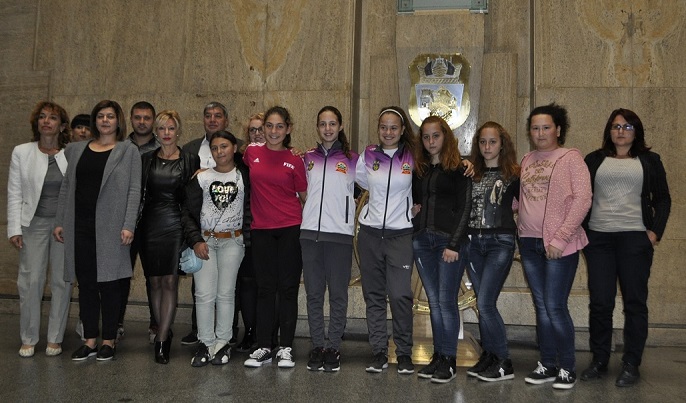 Бургаски момичета показват, че футболът не е само мъжка игра