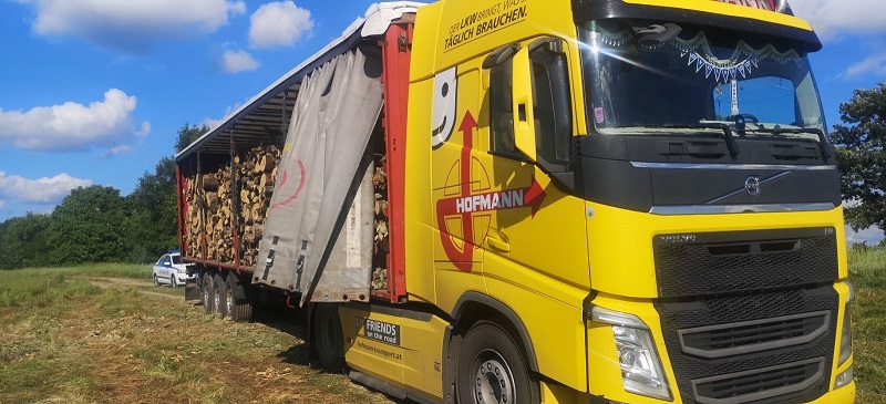 Хванаха камион натоварен с 48 кубика дърва от общинските гори на Созопол