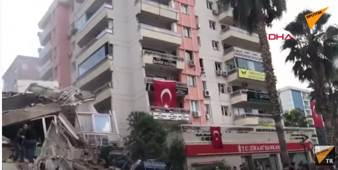 Вижте щетите от силното земетресение в Измир 