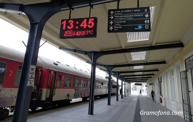 Скоро с един билет ще пътуваме с влак и автобус