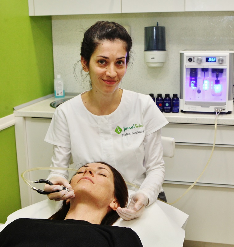 Любимата терапия на Джей Ло Dermalinfusion вече е в Jewel Skin Clinic 