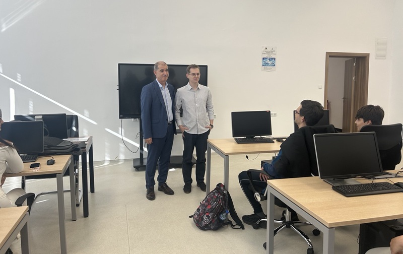 Бургаският държавен университет откри нов курс по роботика за младежи с висок потенциал