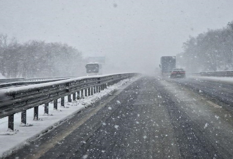 Февруари идва със сняг