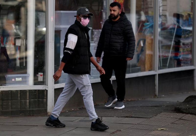 Супергрип напълни болниците в Англия, връщат мерки от времето на COVID-19