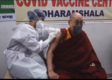 И Далай лама се ваксинира срещу Ковид 