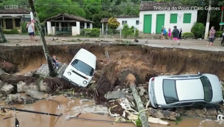 Тежки свлачища и наводнения в Бразилия, жертвите са десетки
