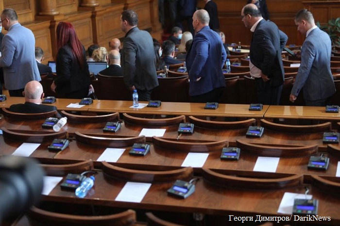 Депутатите отново гласуват мораториума върху цената на ток, вода и парно