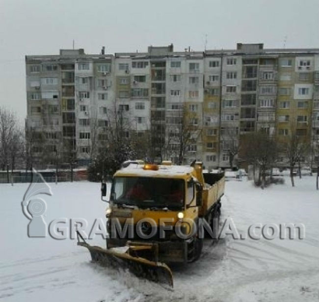40 машини готови да чистят снега в Бургас