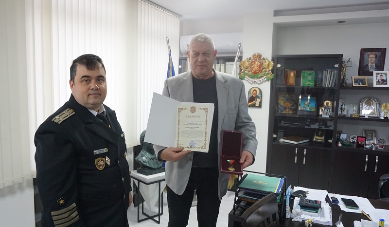 Удостоиха кмета на Средец със специални медал и грамота