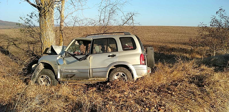 6-годишно в болница след верижна катастрофа край Маринка