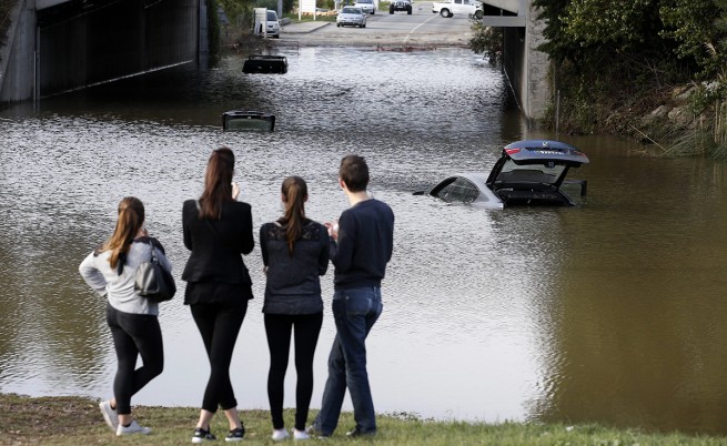 Наводнения във Франция взеха 17 жертви