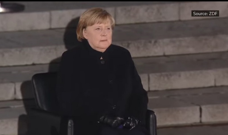 Германската армия изпрати Ангела Меркел с парад и пънк музика