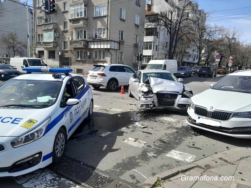 Полицията с подробности за катастрофата на ул. „Христо Ботев”