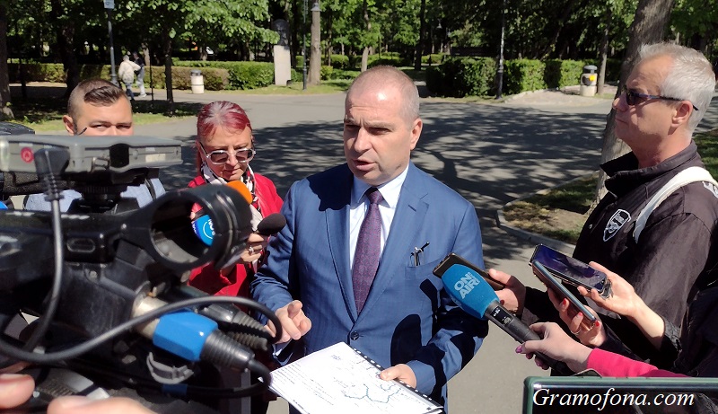 Гроздан Караджов: Някой се опитва умишлено да отложи ремонтите в България