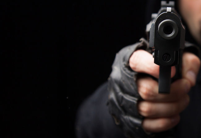 Екшън на пътя: Айтоски хулиган стреля по семейство