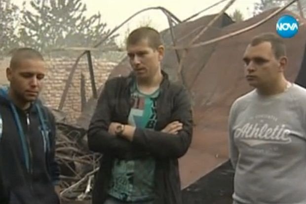 Младежи спасиха пенсионер от горящата му къща