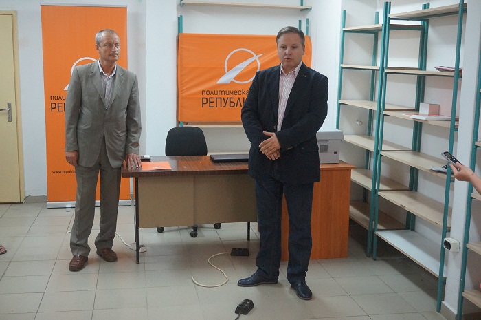 „Република БГ“ откри офис в Бургас. O.з. генерал е кандидат за водач на листата