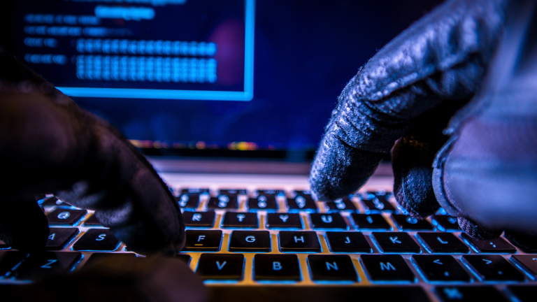 Хакери атакуват от фалшиви имейли на адвокати
