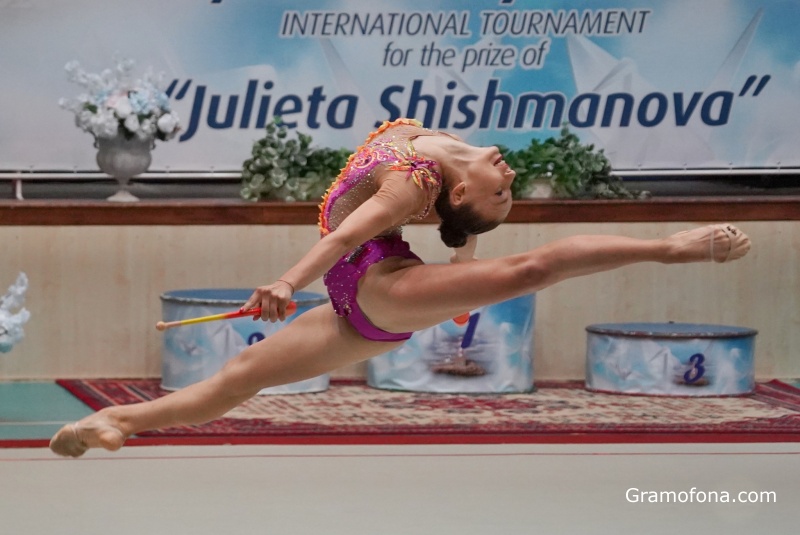 Арена Бургас приема елита на художествената гимнастика