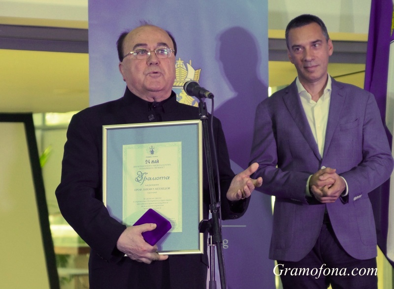 Културният елит на Бургас се събра във Флората, връчиха над 20 награди (СНИМКИ)
