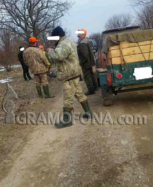 Пореден удар по ловци: Хванаха петима с два чувала диво прасе