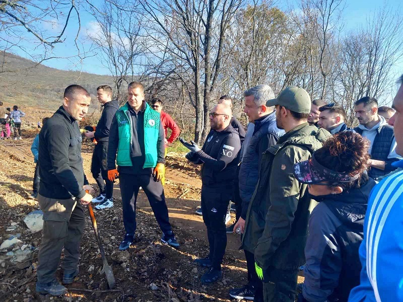 500 доброволци се включиха в поредната залесителна акция в местността „Седми километър“ край Стара Загора