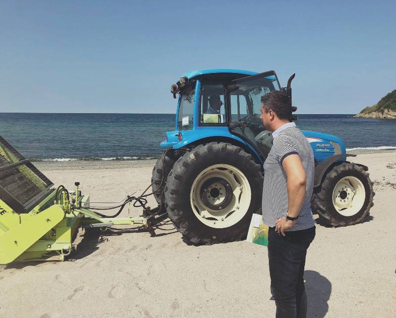 Почистиха основно Попския плаж в Царево