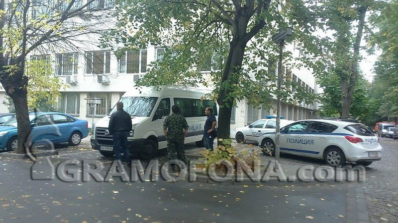 Докараха афганците за разпит в Бургас