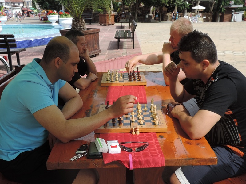 Турнир по шах събра шест отбора в Обзор