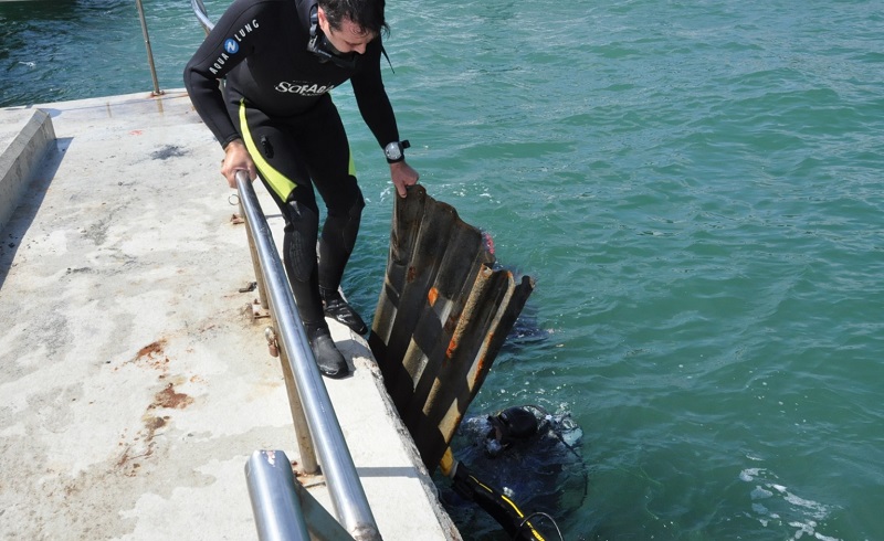 Бургаски водолази с нова акция за почистване на морето