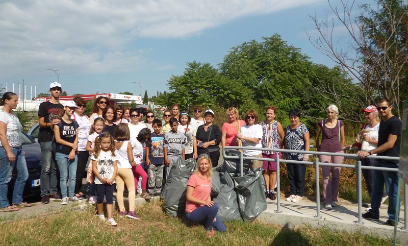 Екипът на РИОСВ-Бургас, доброволци и деца почистиха Атанасовско езеро