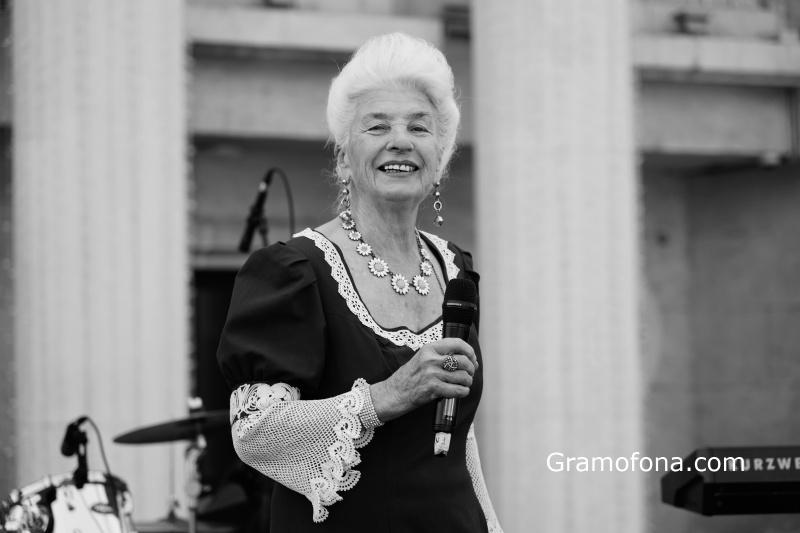 Почина Янка Рупкина